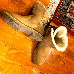 Ugg boots size 8 like new